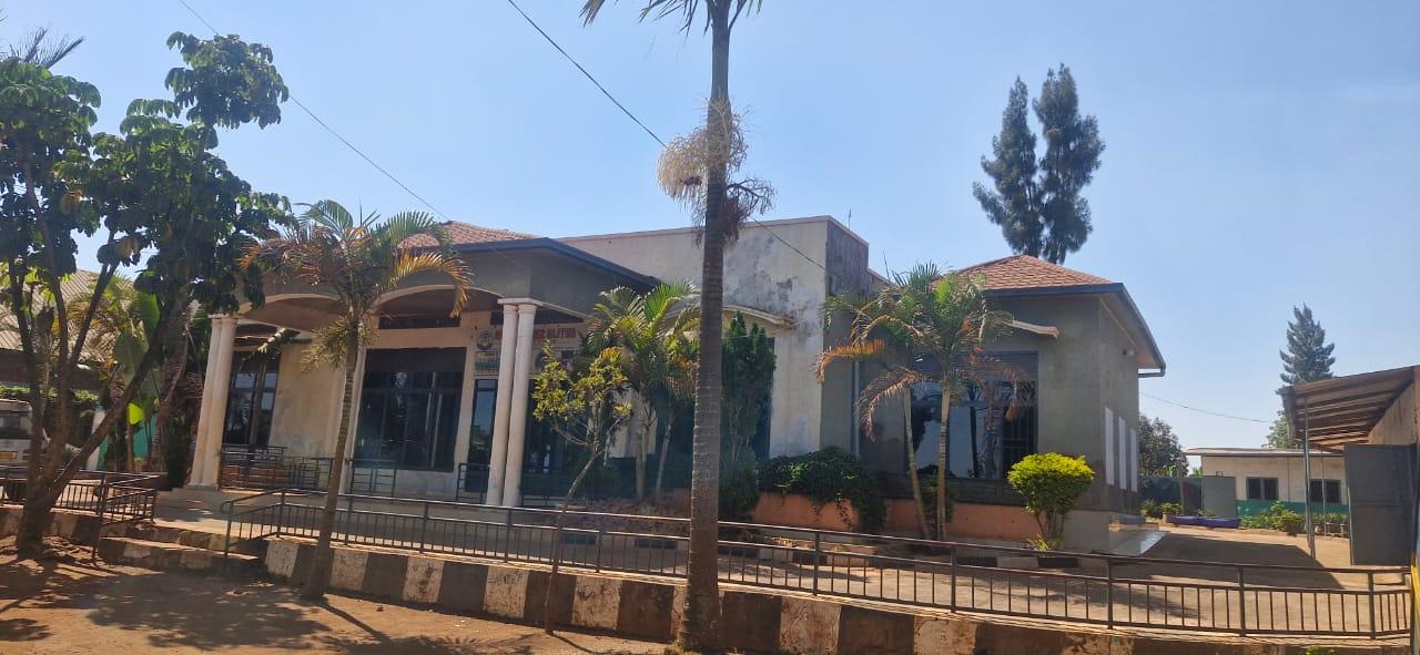 Big plot and Big house for sale in Kigali Bumbogo on main road 1