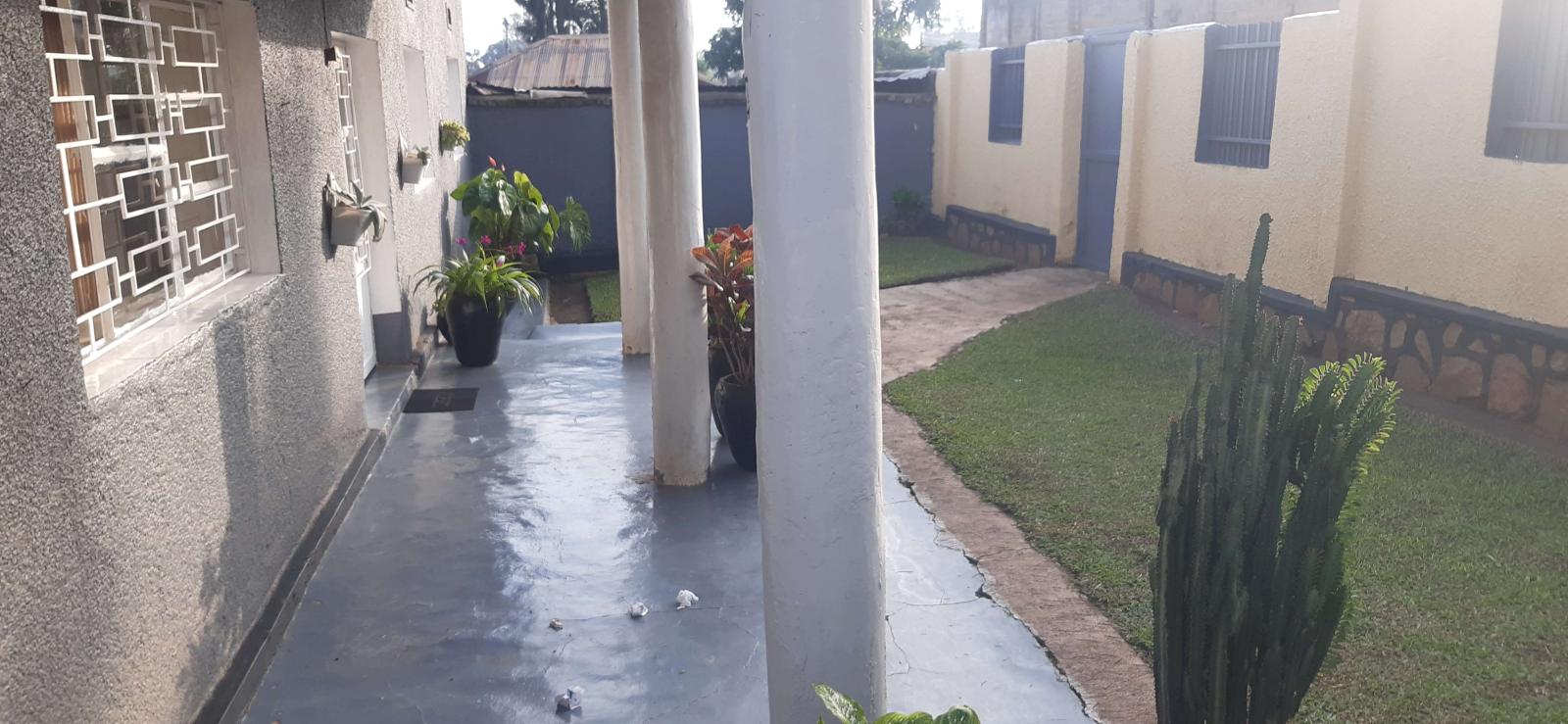 Commercial plot for sale in Kacyiru Kigali Rwanda on main road near Golf stadium 3