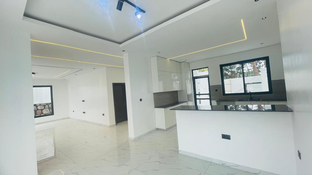 House and Big for sale in   Kimironko-Kibagabaga very modern villa for sale in kigali 4