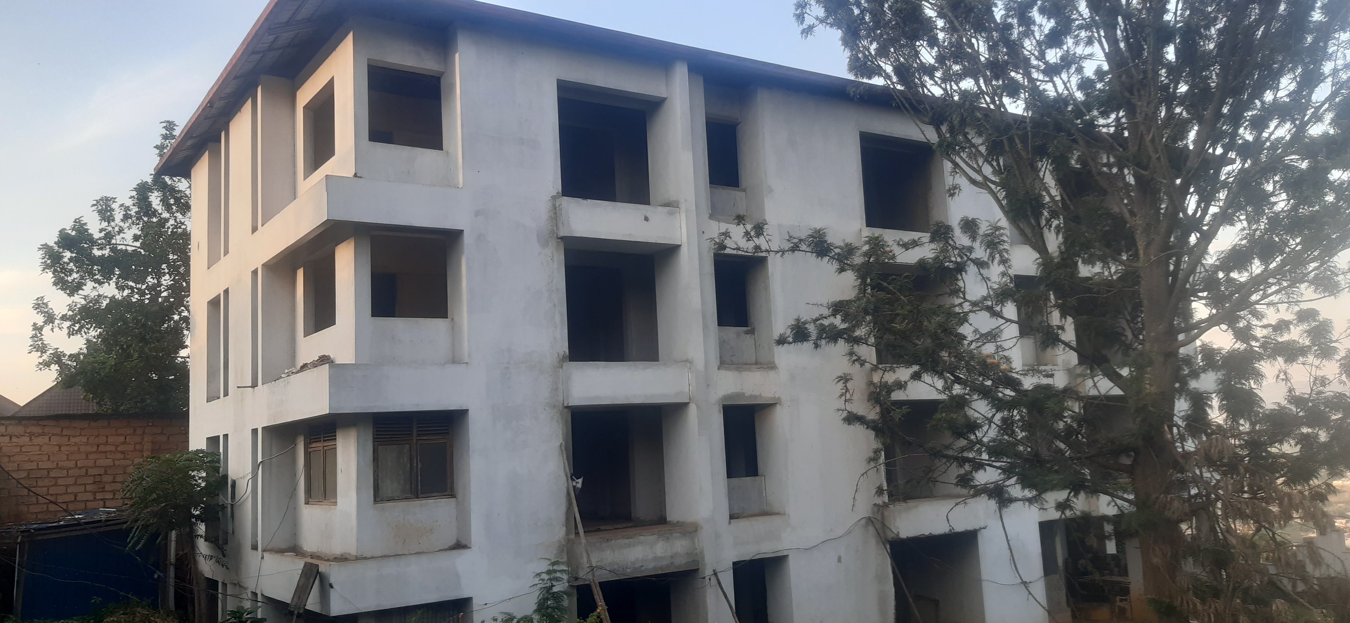 Unfinished Hotel and apartment for sale in Kigali Rwanda Gasabo Good view 2
